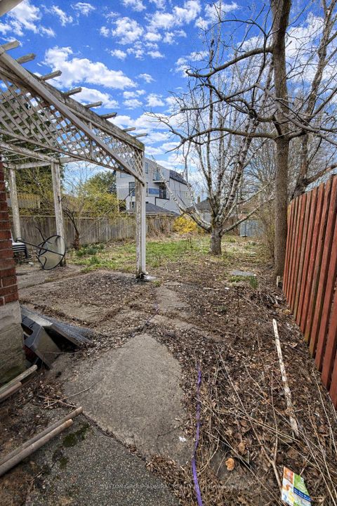 Photo 5 at 368 Winnett Avenue, Oakwood Village, Toronto