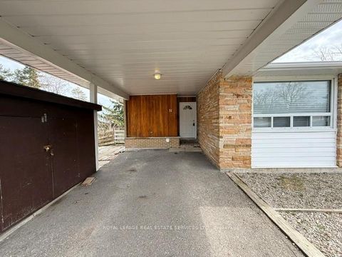 Photo 2 at 31 Daphne Crescent, Cundles East, Barrie