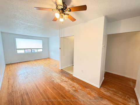 Photo 3 at 31 Daphne Crescent, Cundles East, Barrie