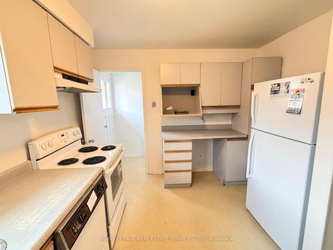 Photo 5 at 31 Daphne Crescent, Cundles East, Barrie