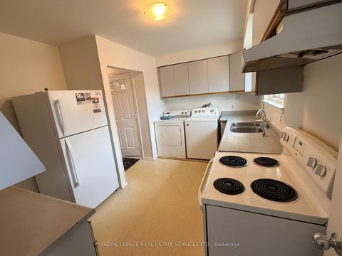 Photo 6 at 31 Daphne Crescent, Cundles East, Barrie