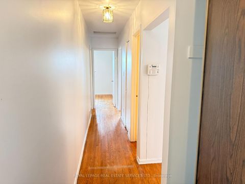 Photo 7 at 31 Daphne Crescent, Cundles East, Barrie
