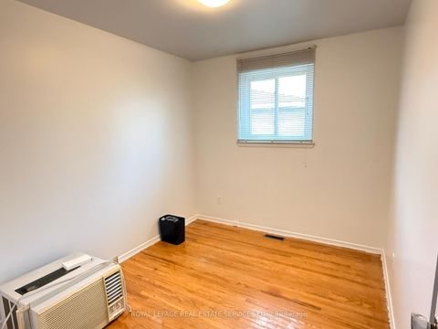 Photo 8 at 31 Daphne Crescent, Cundles East, Barrie