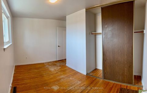 Photo 10 at 31 Daphne Crescent, Cundles East, Barrie