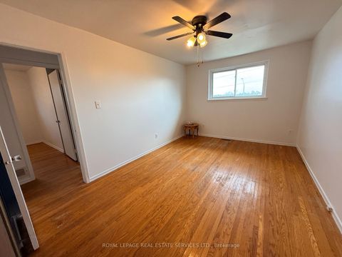 Photo 11 at 31 Daphne Crescent, Cundles East, Barrie