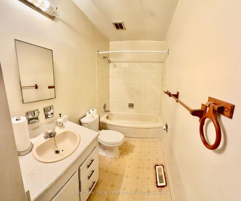 Photo 13 at 31 Daphne Crescent, Cundles East, Barrie