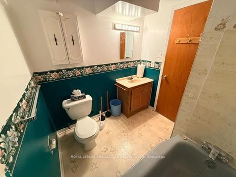Photo 17 at 31 Daphne Crescent, Cundles East, Barrie