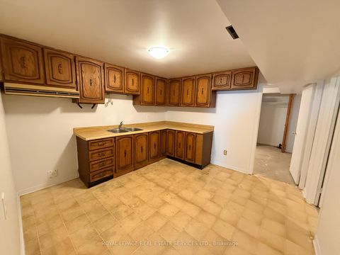 Photo 18 at 31 Daphne Crescent, Cundles East, Barrie