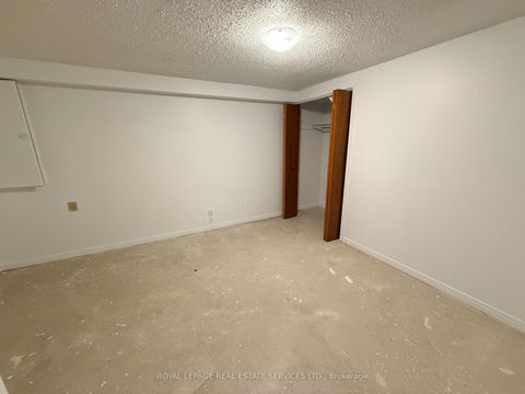 Photo 21 at 31 Daphne Crescent, Cundles East, Barrie