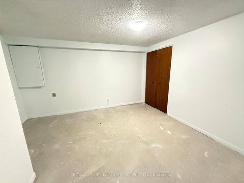 Photo 22 at 31 Daphne Crescent, Cundles East, Barrie