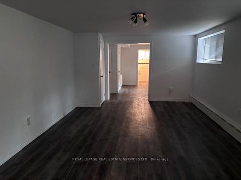 Photo 3 at 994 Kipling Avenue, City Centre West, Toronto