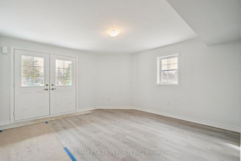 Photo 3 at 2 Ravenscraig Place, Cookstown, Innisfil