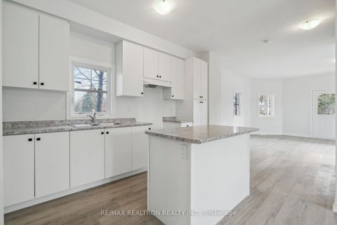 Photo 11 at 2 Ravenscraig Place, Cookstown, Innisfil