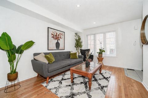 Photo 6 at 10 Ted Wray Circle, CFB, Toronto