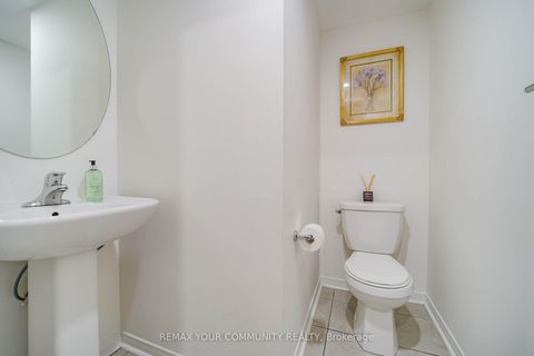 Photo 11 at 10 Ted Wray Circle, CFB, Toronto