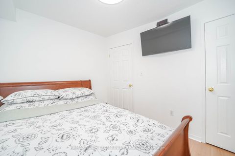 Photo 18 at 10 Ted Wray Circle, CFB, Toronto