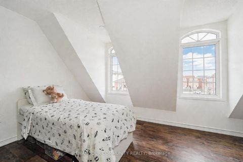 Photo 29 at 10 Ted Wray Circle, CFB, Toronto