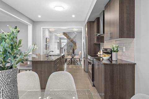 Photo 4 at 12 Sand Hill Mews, Patterson, Vaughan