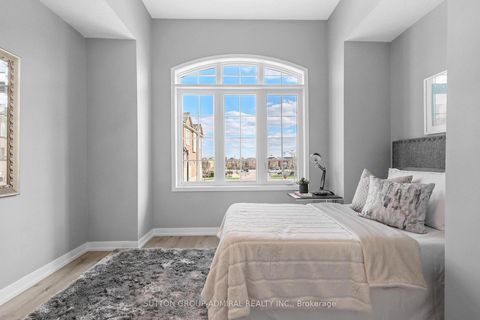 Photo 6 at 12 Sand Hill Mews, Patterson, Vaughan