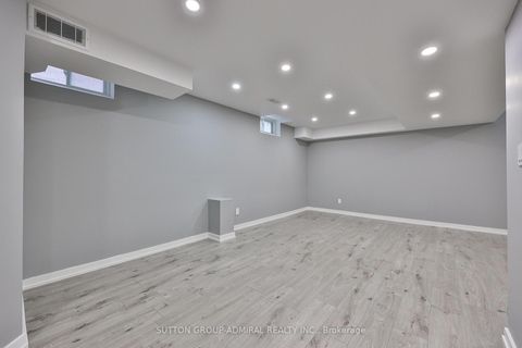 Photo 32 at 12 Sand Hill Mews, Patterson, Vaughan