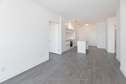 Photo 4 at 806 - 6 David Eyer Road, Rural Richmond Hill, Richmond Hill