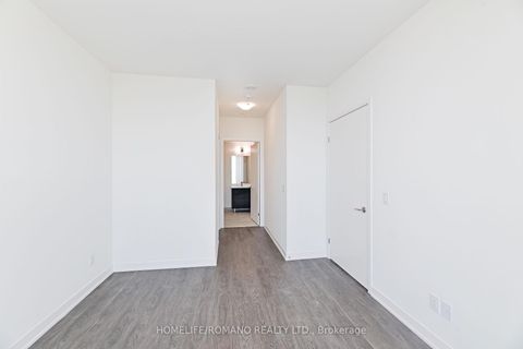 Photo 9 at 806 - 6 David Eyer Road, Rural Richmond Hill, Richmond Hill