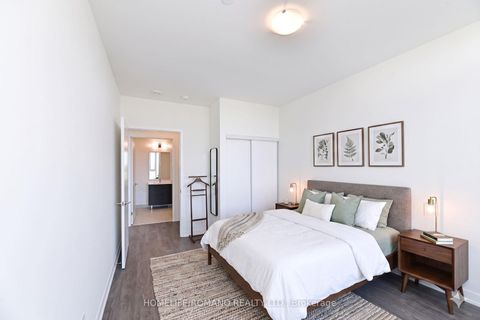 Photo 13 at 806 - 6 David Eyer Road, Rural Richmond Hill, Richmond Hill