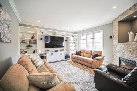 Photo 10 at 204 Ivy Jay Crescent, Bayview Northeast, Aurora