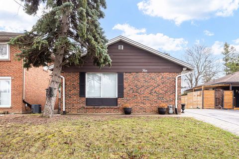 Photo 11 at 4 Moorecroft Crescent, Ionview, Toronto