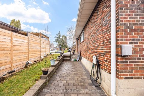 Photo 21 at 4 Moorecroft Crescent, Ionview, Toronto