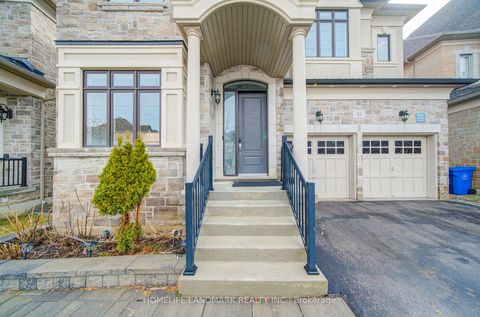 Photo 2 at 43 Mike Boshevski Court, Bayview Northeast, Aurora