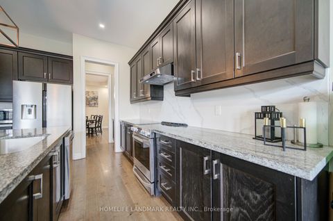 Photo 11 at 43 Mike Boshevski Court, Bayview Northeast, Aurora