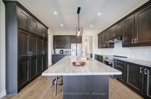 Photo 12 at 43 Mike Boshevski Court, Bayview Northeast, Aurora