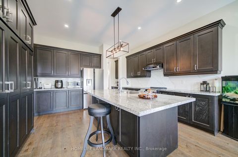 Photo 13 at 43 Mike Boshevski Court, Bayview Northeast, Aurora