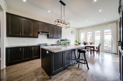 Photo 14 at 43 Mike Boshevski Court, Bayview Northeast, Aurora