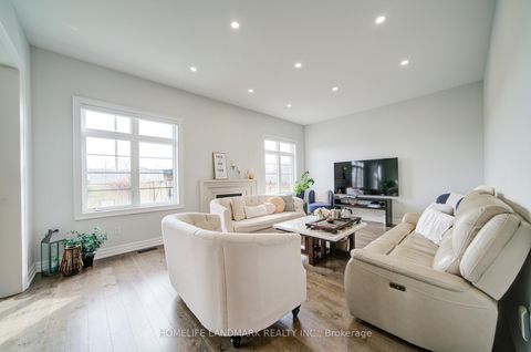 Photo 16 at 43 Mike Boshevski Court, Bayview Northeast, Aurora