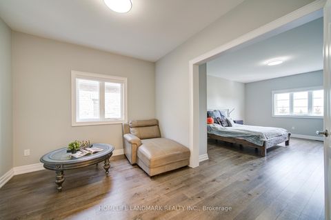 Photo 24 at 43 Mike Boshevski Court, Bayview Northeast, Aurora