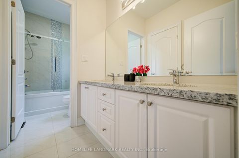 Photo 30 at 43 Mike Boshevski Court, Bayview Northeast, Aurora