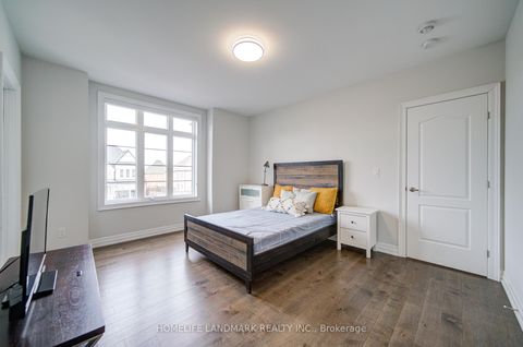 Photo 32 at 43 Mike Boshevski Court, Bayview Northeast, Aurora