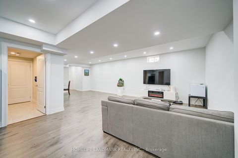 Photo 37 at 43 Mike Boshevski Court, Bayview Northeast, Aurora