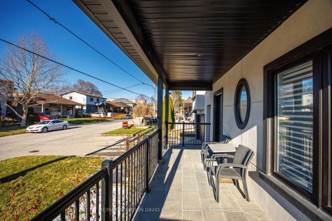 Photo 2 at 105 Winston Park Boulevard, CFB, Toronto