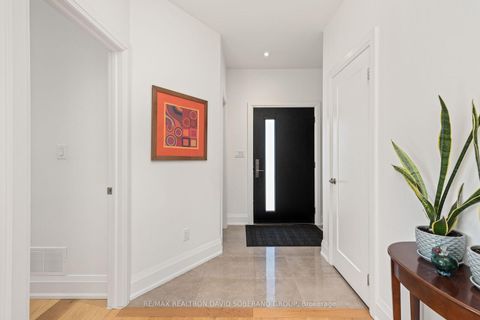 Photo 3 at 105 Winston Park Boulevard, CFB, Toronto