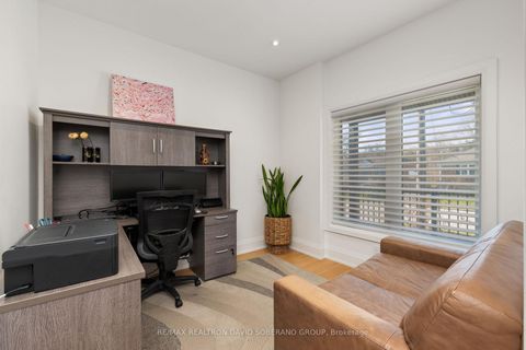 Photo 4 at 105 Winston Park Boulevard, CFB, Toronto
