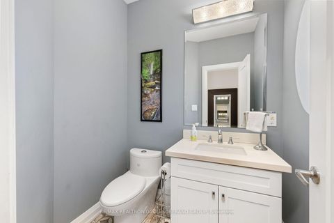 Photo 5 at 105 Winston Park Boulevard, CFB, Toronto
