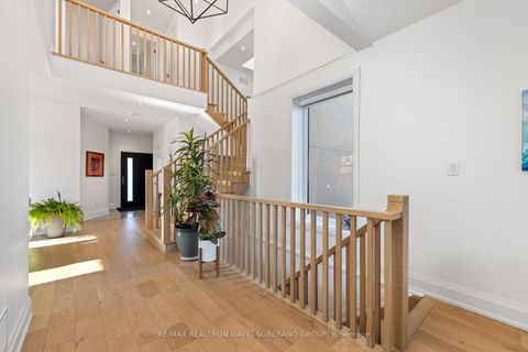 Photo 8 at 105 Winston Park Boulevard, CFB, Toronto