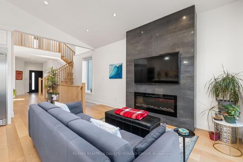 Photo 11 at 105 Winston Park Boulevard, CFB, Toronto