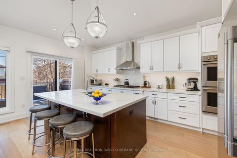 Photo 13 at 105 Winston Park Boulevard, CFB, Toronto