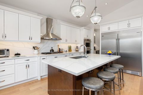 Photo 15 at 105 Winston Park Boulevard, CFB, Toronto