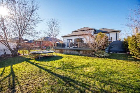 Photo 41 at 105 Winston Park Boulevard, CFB, Toronto