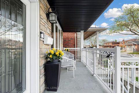 Photo 2 at 46 Chiswick Avenue, Amesbury, Toronto